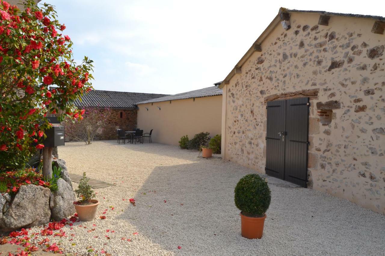 Gite De La Foye - Le Magnolia Combrand Exterior photo